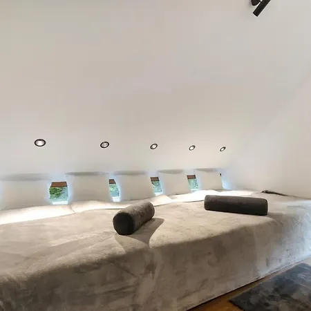Cudovita In Elegantna Hisa Za Nepozabne Pocitnice In Cudovite Druzinske Spomine Vakantiehuis *